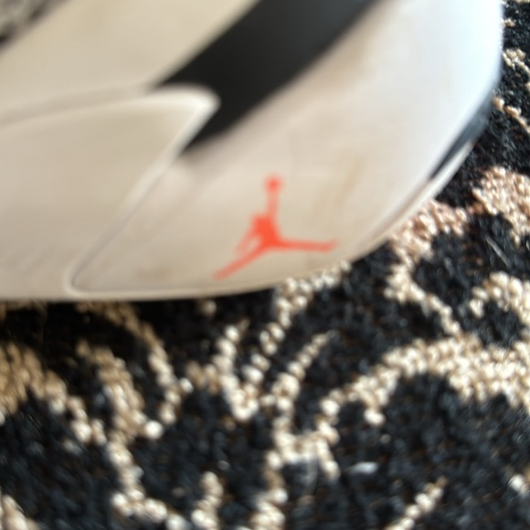 Boys Jordan Low Top Basketball Shoes - Picture 6 of 6